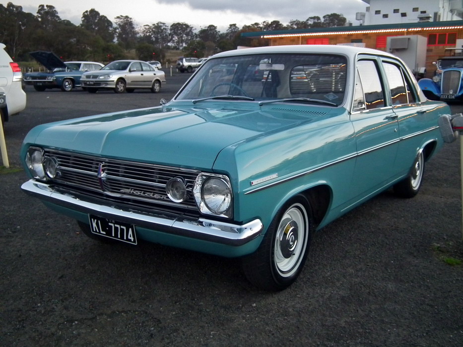1966_Holden_HR_Special_sedan_(15420132659).jpg